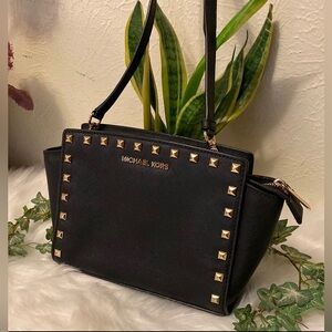 👜Authentic Micheal Kors Selma Stud Messenger Bag